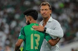 沙特换帅！曼奇尼下课，老将回归！