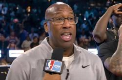 布朗率尼克斯季中赛夺冠！首(shǒu)季封神成實(shí)打實(shí)冠军教头，国王后悔吗？