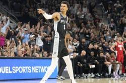 分析：奥拉朱旺如何帮助马刺队維(wéi)克托·文班亚马在休賽(sài)期蜕变