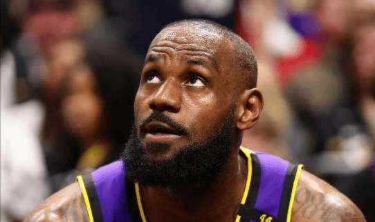 湖人媒体回击季中赛冠军质疑，粉丝反驳詹姆斯“毫不在乎”言论引热议