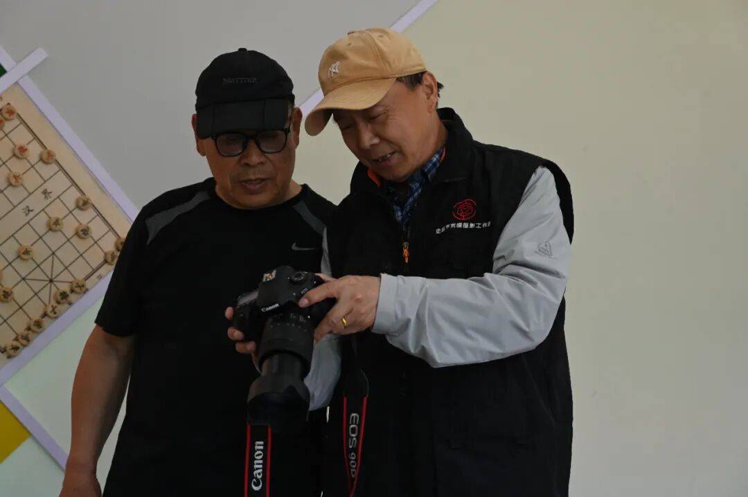 大爷们，都去哪了？