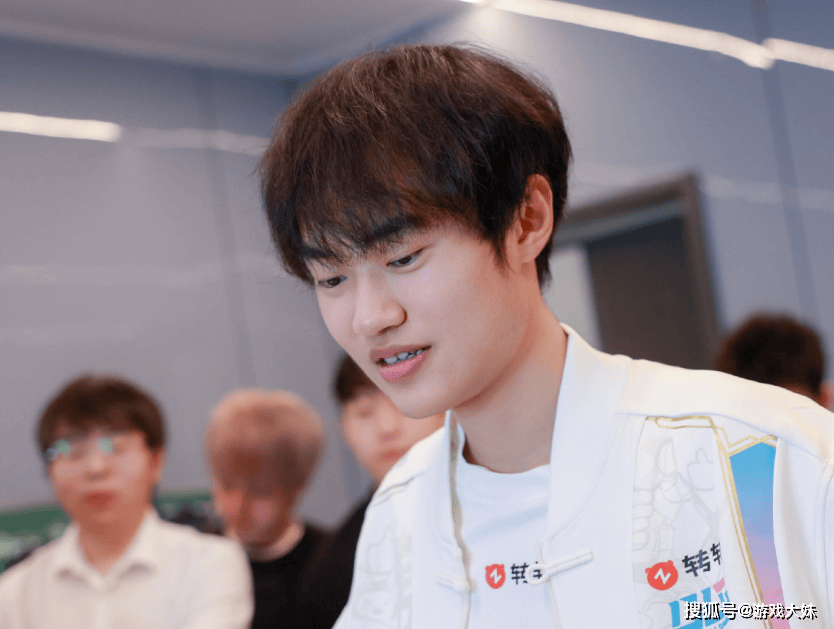 LOL电竞剧招聘演员，需要左手拿鼠标的人，疑似将饰演knight