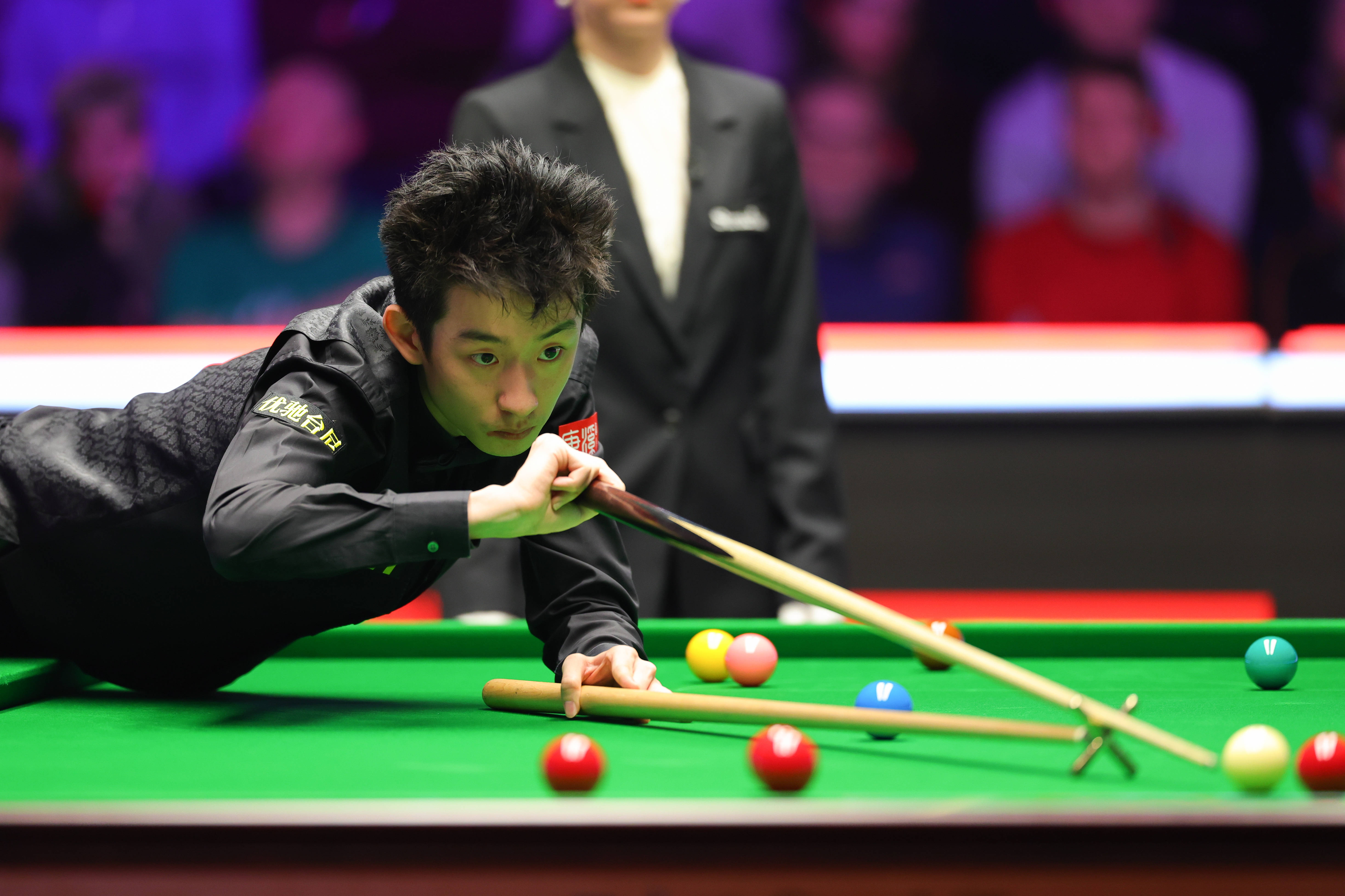 （体育）斯诺克——大师赛：吴宜泽晋级八强
