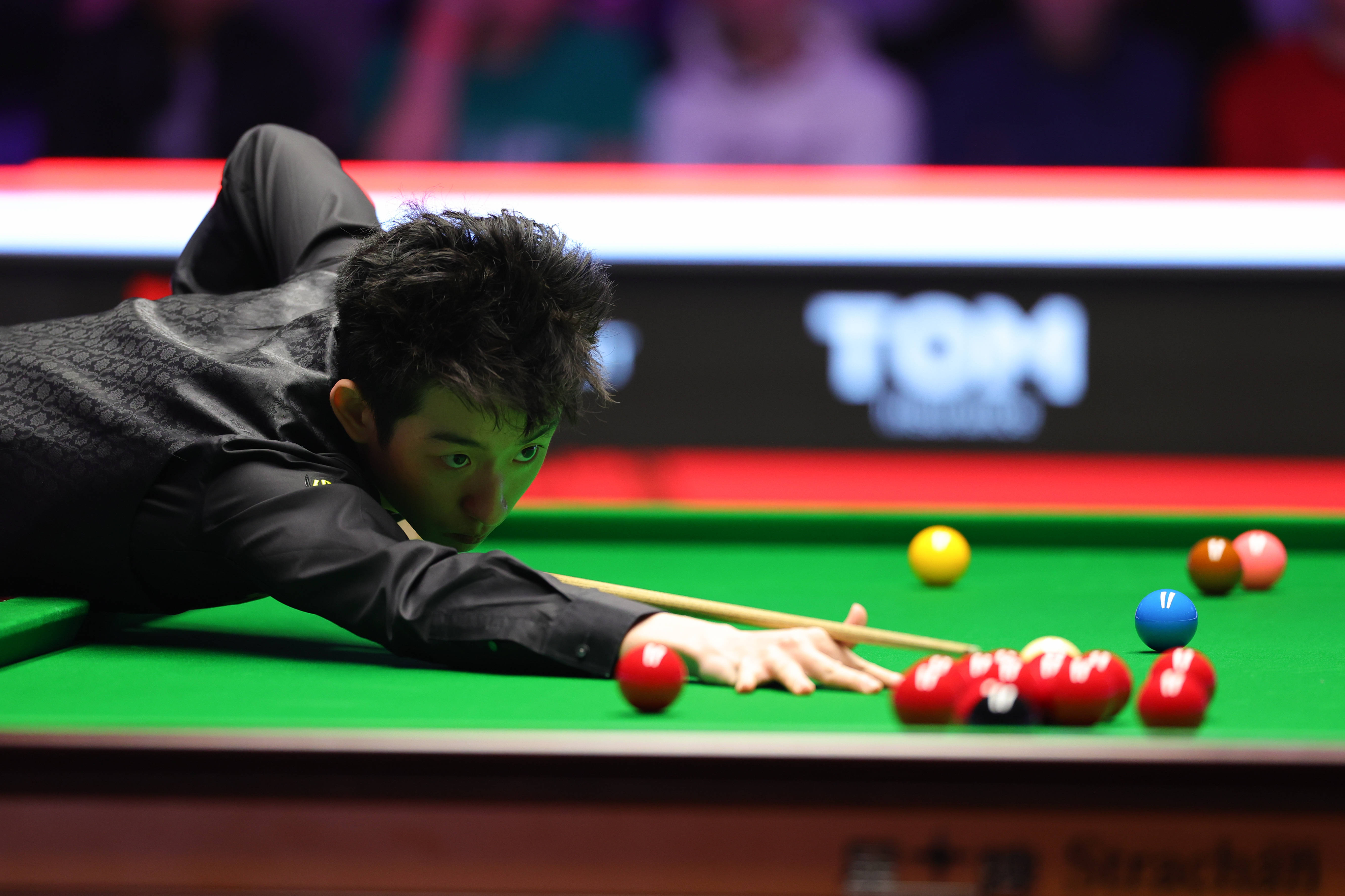 （体育）斯诺克——大师赛：吴宜泽晋级八强